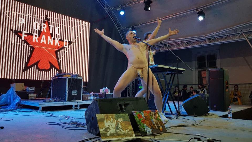 &quot;Привет, Средневековье&quot;: в Ивано-Франковске мэр поручил освятить сцену после концерта украинской группы